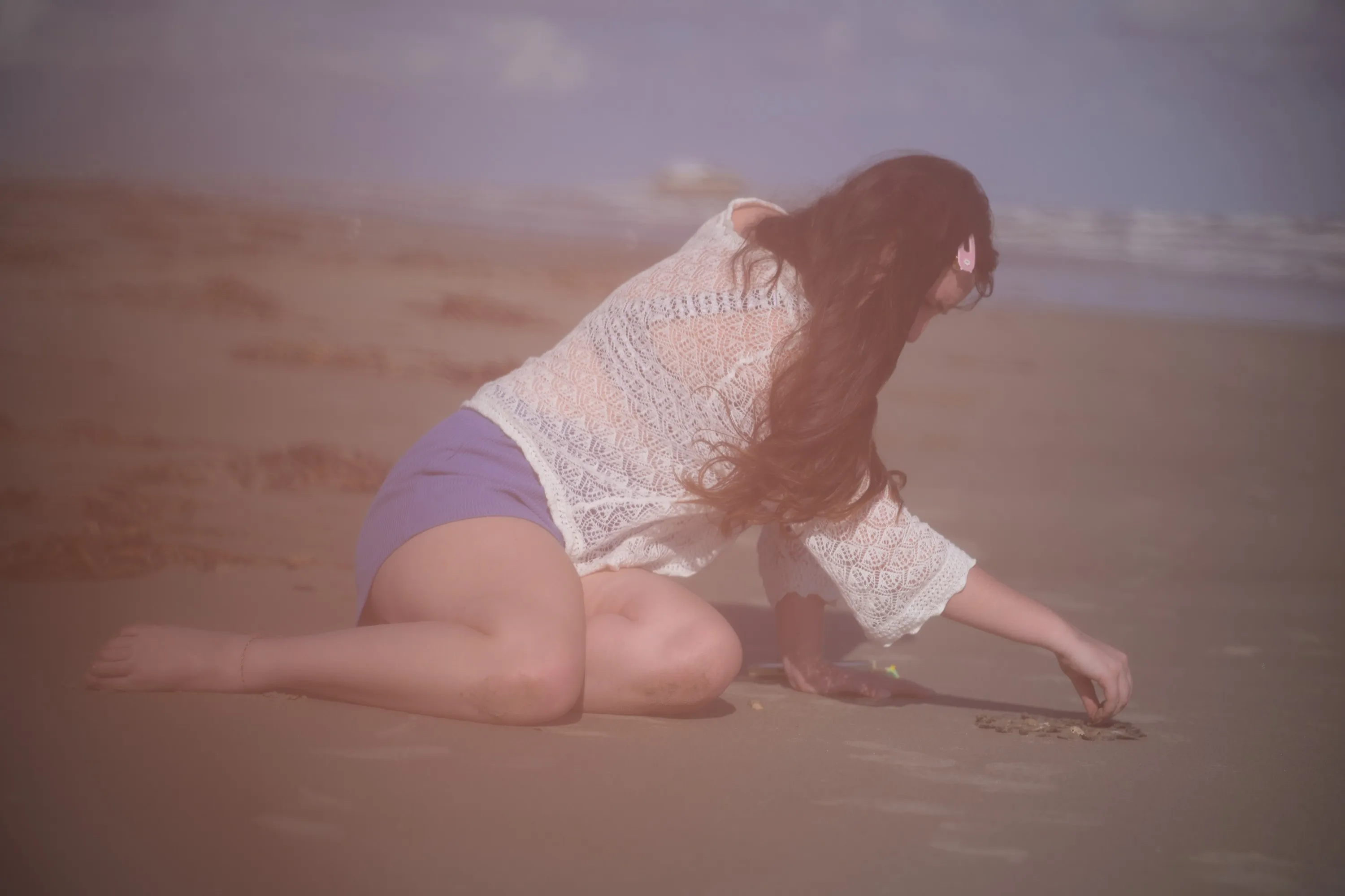 Overexposed pastel portrait by the shore — lace, sand and backlight — 8